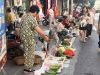盘石这条路直接成了第二市场，早上好多人卖东西