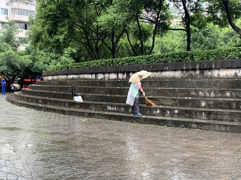 扫垃圾.jpg