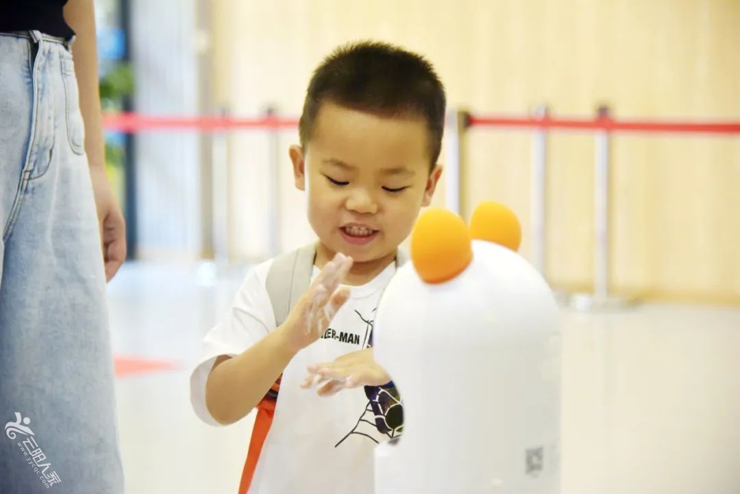 bac8ad5e5d6c642e7546d9bd1477036c.jpg