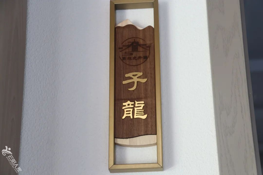 32ec7030cf67858f7ad86b156869841a.jpg